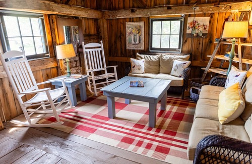 Turner Cama Y Desayuno | Cozy Cabin at Farm Bed and Breakfast in Maine