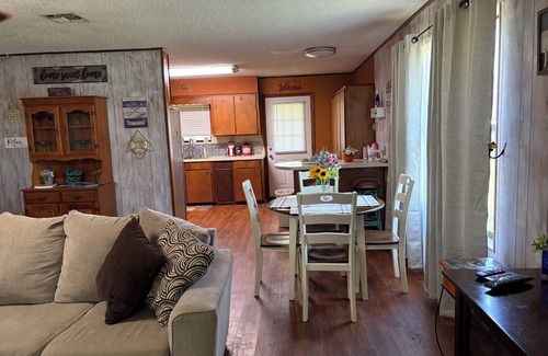 Graford Casa | Cozy Cabin at Possum Kingdom Lake. Close to Rocker B Ranch & PK Ice House.