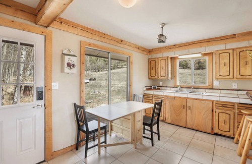 Lake George Cabina | Cozy Cabin -backs to forest, close to fishing