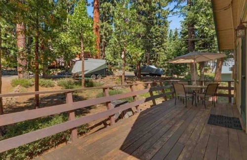 Carnelian Bay Casa | Cozy Cabin: border of Tahoe City and Carnelian Bay