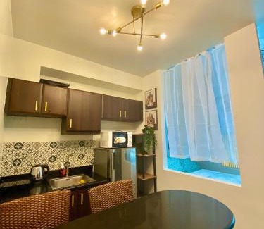 Pinagsama Apartamento | Cozy Cabin by JLS Near Venice Grand Canal Mall