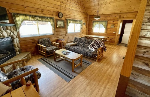Warrens Cabina | Cozy Cabin Close to Jellystone, 3 Bears, ATV Trails in Warrens!