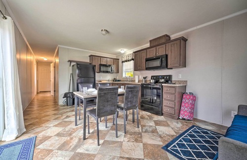 Cassopolis Cabina | Cozy Cabin: Community Pool & Lakefront Beach!