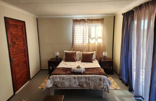 Hartbeespoort Casa | Cozy Cabin Country Cottage