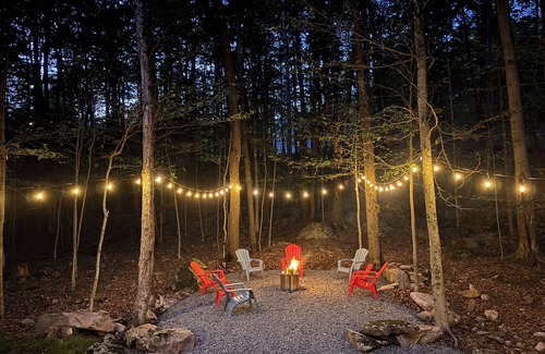 Lake Ariel Casa | Cozy Cabin Escape w. Fireplace + Fire Pit