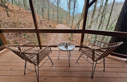 Mars Hill Casa | Cozy Cabin, Foliage, Hot Tub, Wi Fi, Fireplace
