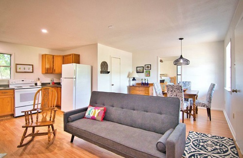 Fredonia Cabina | Cozy cabin for 2, 9 miles N. of Mason with WiFi, AC, hiking starry nights.