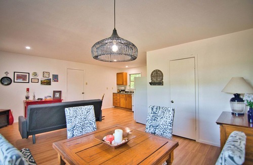 Fredonia Cabina | Cozy cabin for 2, 9 miles N. of Mason with WiFi, AC, hiking starry nights.
