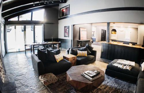 Mammoth Lakes Casa | Cozy Cabin for 6 - Near Canyon Lodge & Slopes