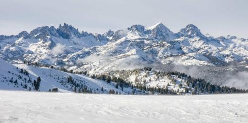 Mammoth Lakes Casa | Cozy Cabin for 6 - Near Canyon Lodge & Slopes