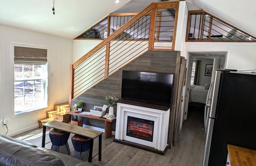 Tyler Cabina | Cozy cabin for 6, outdoor games, close to Tyler State Park on 11 secluded acres