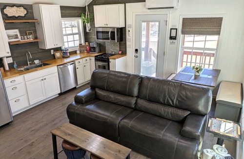 Tyler Cabina | Cozy cabin for 6, outdoor games, close to Tyler State Park on 11 secluded acres