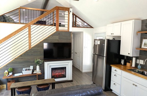 Tyler Cabina | Cozy cabin for 6, outdoor games, close to Tyler State Park on 11 secluded acres