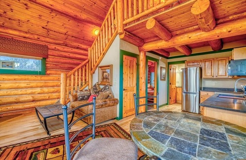Michigan Hill Cabina | Cozy Cabin for the Outdoor Enthusiast