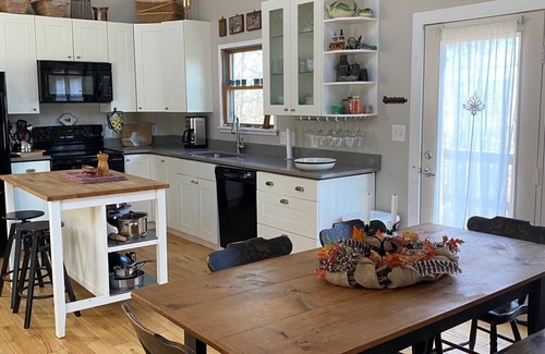 Davis Casa | Cozy Cabin Getaway - Convenient to 4 Ski Areas, Hiking and Mountain Bike Trails