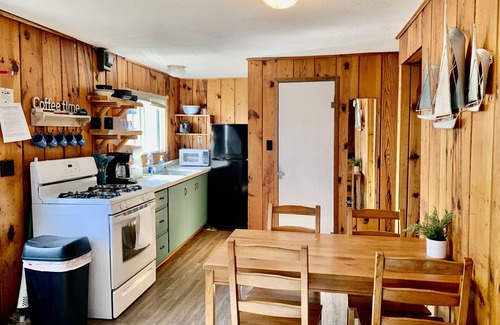 Roosevelt Cabina | Cozy Cabin Getaway Right on the Water! Great fishing lake. Near Mille Lacs