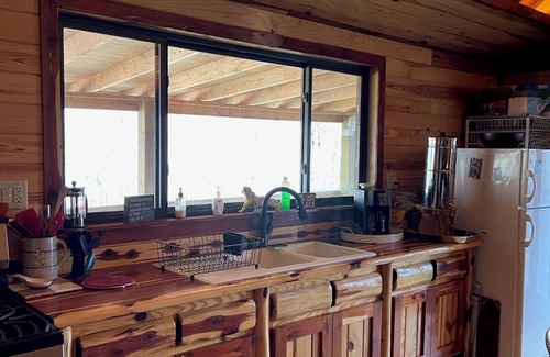 Morris Chapel Cabina | Cozy Cabin Hidden in Amish Country