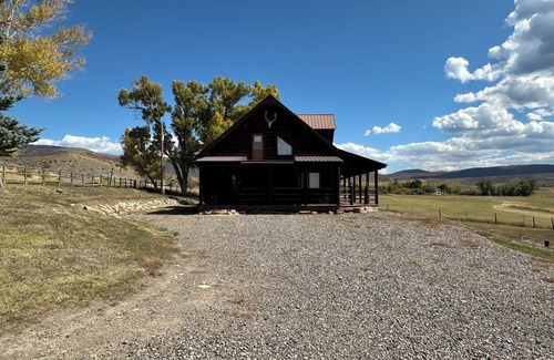 Meeker Cabina | Cozy cabin in beautiful Meeker, CO-10 miles from town, perfect for OHV travelers