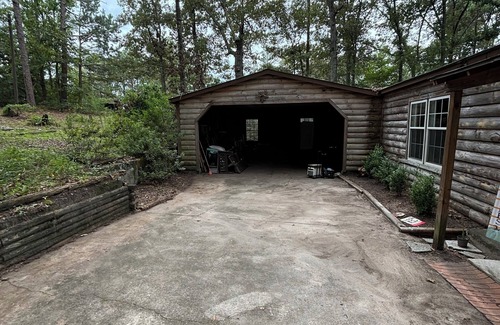 Peach County Casa | Cozy Cabin in Byron GA