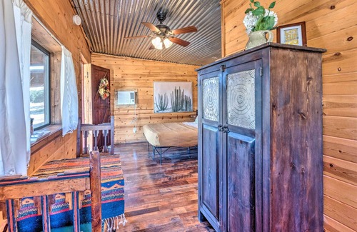 Glencoe Cabina | Cozy cabin in Capitan near Ruidoso