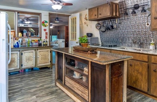 Grove Cabina | Cozy cabin in delightful Grove with boat dock and slip, WiFi, AC, and wood stove