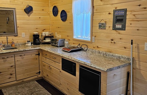 La Sal Cabina | Cozy cabin in lovely La Sal with AC/Heating,WiFi,Kitchen,grill and so much more