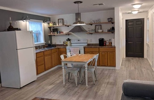 Summit Cabina | Cozy cabin in nestled on 9-acre lot in Summit, MS