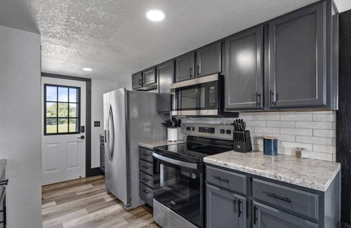 Lynn Center Cabina | Cozy cabin in Pleasant Valley with AC - perfect getaway spot