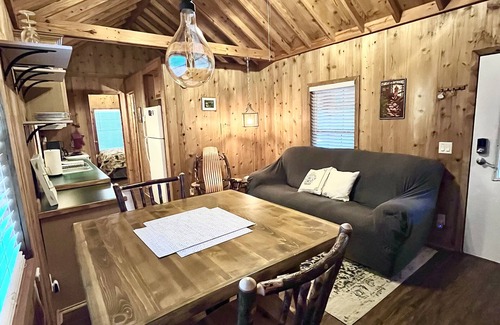 Rabun Gap Cabina | Cozy Cabin in River Vista Mountain Village RV/Cabin Park + Amenities
