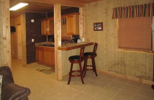 Lake Panasoffkee Cabina | Cozy Cabin in riverfront resort