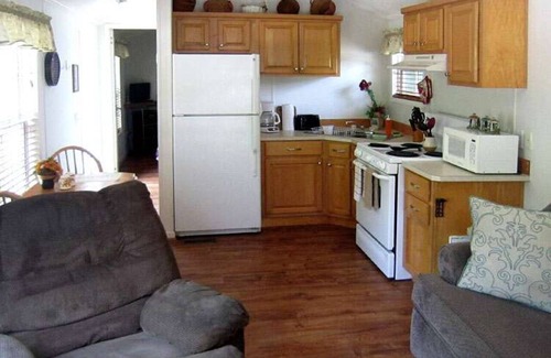 Inverness Cabaña | Cozy Cabin in riverfront resort