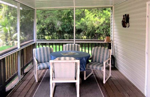 Lake Panasoffkee Cabaña | Cozy Cabin in riverfront resort