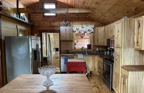 Glade Spring Cabina | Cozy Cabin in Small town USA