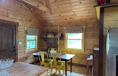 Glade Spring Cabina | Cozy Cabin in Small town USA