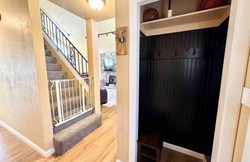 Winnemucca Casa | Cozy Cabin in the City plus GYM