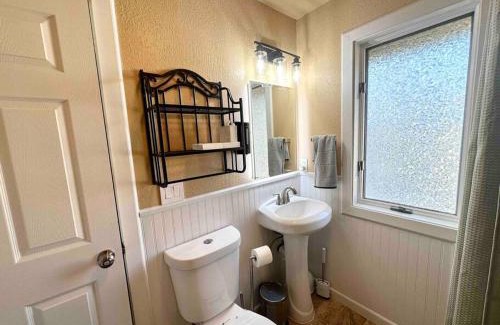 Winnemucca Casa | Cozy Cabin in the City plus GYM