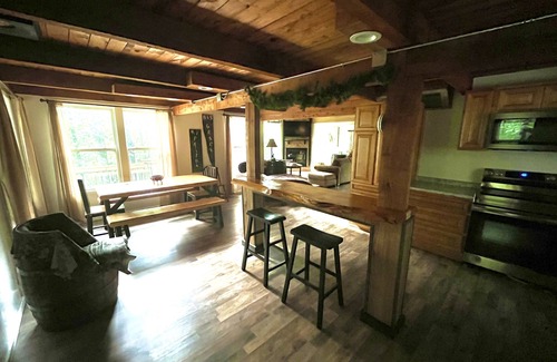 Murray Cabina | Cozy Cabin in the hills of Kentucky Lake. Family getaway or relaxing escape!