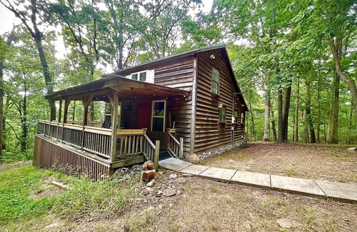 Murray Cabina | Cozy Cabin in the hills of Kentucky Lake. Family getaway or relaxing escape!