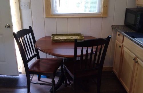 Sequatchie Cabina | Cozy cabin in the mountains with hiking trails and gorgeous waterfalls close by!