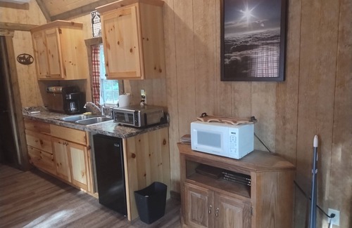 Cason Cabina | Cozy cabin in the piney woods