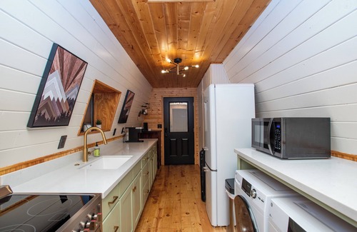 Groom Creek Cabina | Cozy Cabin in the Pines, 15 Min to Whiskey Row, 8 Min to Goldwater Lake