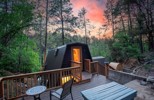 Groom Creek Cabina | Cozy Cabin in the Pines, 15 Min to Whiskey Row, 8 Min to Goldwater Lake