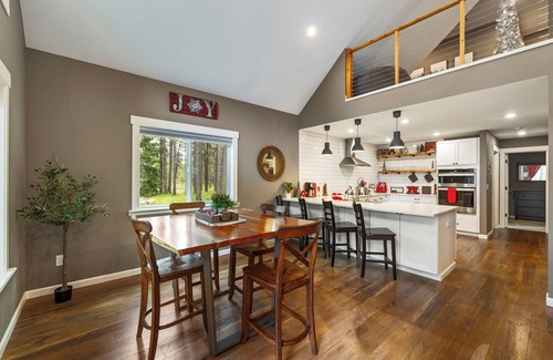 Ronald Casa | Cozy Cabin in the Pines | Hot Tub-Huge Game Room+ 3rd Nt Free Limited Avail