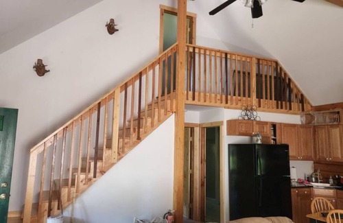 Bovina Center Cabina | Cozy cabin in the woods on top of the ridge. A quiet retreat.