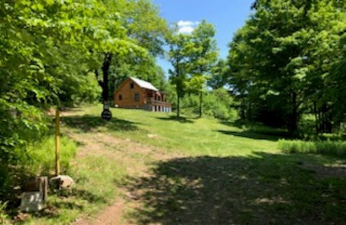 Bovina Center Cabina | Cozy cabin in the woods on top of the ridge. A quiet retreat.