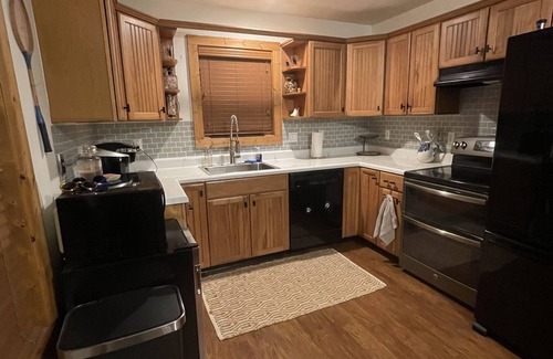 Lutts Cabina | Cozy, cabin in the woods perfect for hanging out.