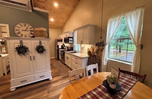 Baldwin Cabina | Cozy Cabin in the woods 1-bedroom, 1-loft. NearRiversLakes&Trails,Fishing,Hiking