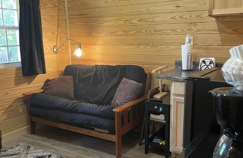 Mount Sterling Cabina | Cozy Cabin in the woods near charming Hermann