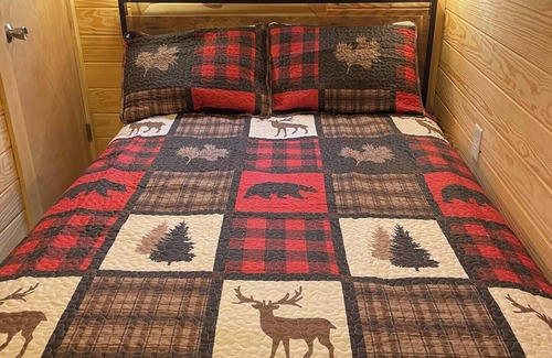 Mount Sterling Cabina | Cozy Cabin in the woods near charming Hermann