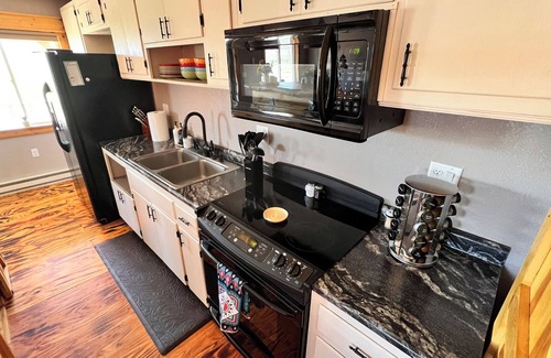 Thermopolis Cabina | Cozy Cabin in Thermopolis. Pet Friendly!